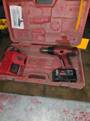 LOT MILWAUKEE POWER DRILL