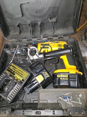 LOT DEWALT POWER DRILL