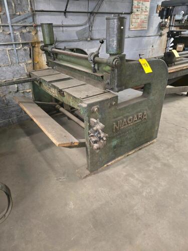 NIAGARA MANUAL SHEET METAL SHEAR; APPROXIMATELY 48" CUTTING WIDTH; 16 GAUGE CAPACITY