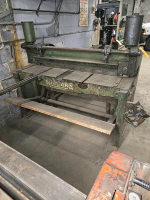 NIAGARA MANUAL SHEET METAL SHEAR; APPROXIMATELY 48" CUTTING WIDTH; 16 GAUGE CAPACITY - 3