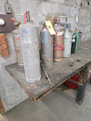 LOT INDUSTRIAL GAS BOTTLES; W/ BENCH; NO AIR COMPRESSOR