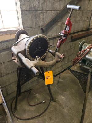 RIDGID MANUAL PORTABLE PIPE THREADING MACHINE - 2
