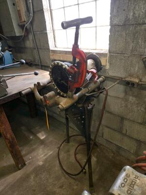 RIDGID MANUAL PORTABLE PIPE THREADING MACHINE - 3