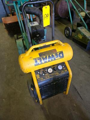 LOT DEWALT PORTABLE AIR COMPRESSOR; 1.6HP; 4.5 GAL. TANK