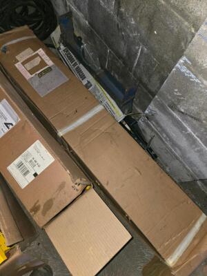 LOT ACRO BUILDING SYSTEMS ROOF BRACKET GUARD RAIL SYSTEM AND MISCELLANEOUS - 4