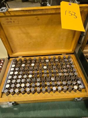 LOT HDT PLUG GAGE