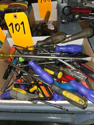 LOT ASSORTED SCREWDRIVERS