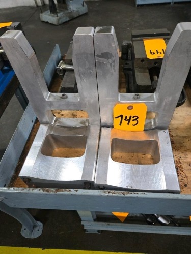 LOT ASSORTED FIXTURES