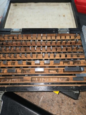 HUSKY ROLLING CABINET & CONTENTS - 15