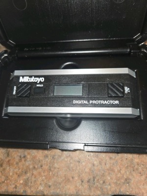 MITUTOYO DIGITAL PROTRACTOR - 2