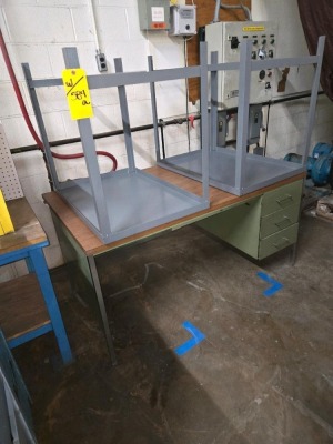 LOT WORK BENCHES - 2