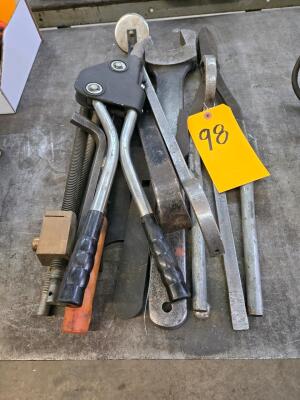LOT MISCELLANEOUS TOOLS
