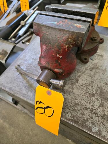 BENCH VISE